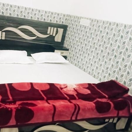 Nirmala Sadan Home Stay Ayodhya Dham מראה חיצוני תמונה