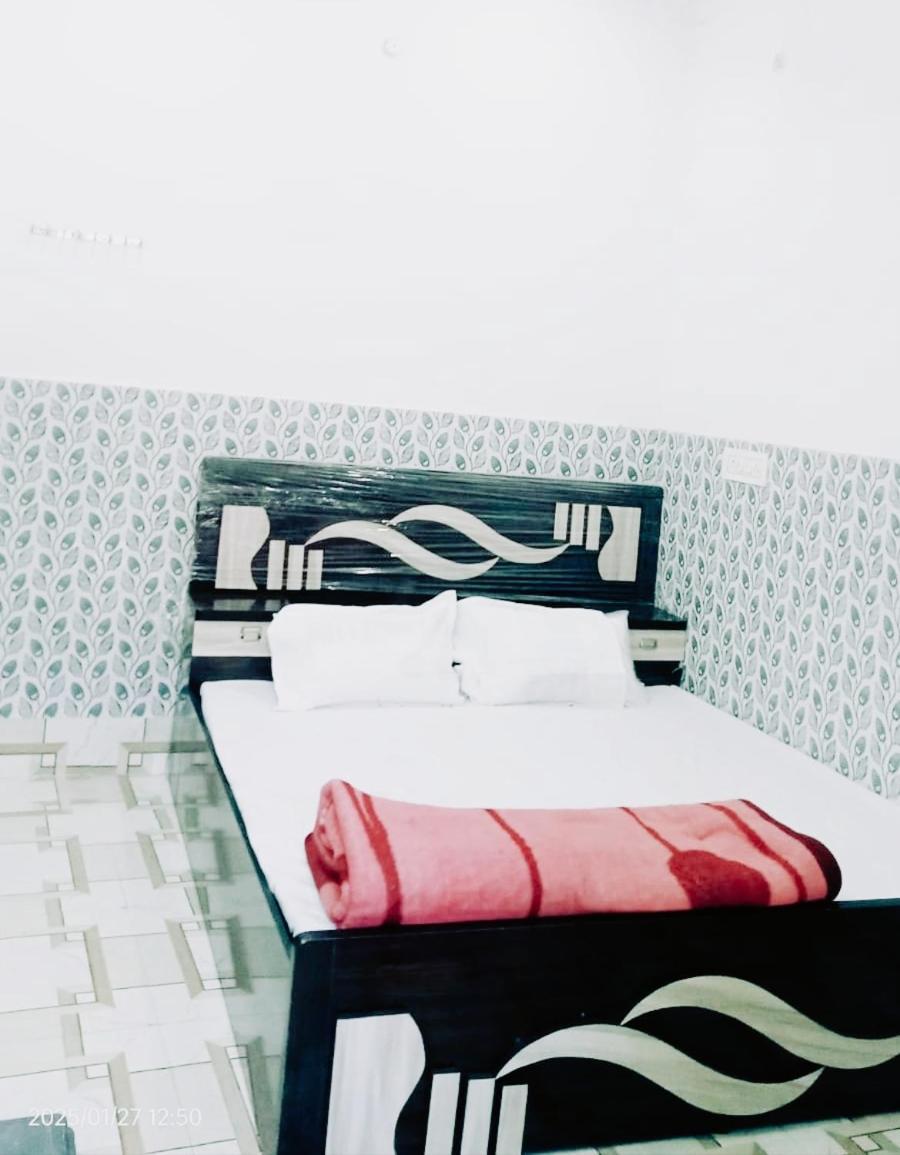 Nirmala Sadan Home Stay Ayodhya Dham מראה חיצוני תמונה